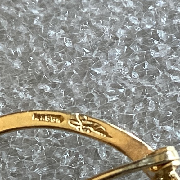 Vintage Signed 14k Gold , Diamond & Pearl Circle Pin 3.5 grams - Picture 5 of 5